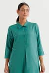 TIC_Green Cotton Slub Plain Collared Neck Victoria Straight Kurta With Pant _Online_at_Aza_Fashions