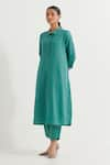 TIC_Green Cotton Slub Plain Collared Neck Victoria Straight Kurta With Pant _at_Aza_Fashions