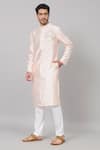 Hilo Design_Peach Semi Raw Silk Placement Embroidery Flower Taozi Kurta With Pant_Online