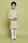 Samyukta Singhania_White Kurta Cotton Embroidered Thread Geometric And Churidar Set _Online_at_Aza_Fashions