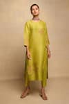 Buy_Avni Bhuva_Green Linen Tulip Bloom Round Neck Curtis Pattern Kurta With Pant _at_Aza_Fashions