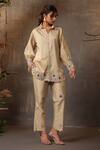 Buy_Label Niti Bothra_Ivory Chanderi Silk Embroidery Thread Collar Floral Applique Shirt And Pant Set _at_Aza_Fashions