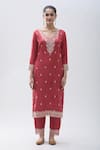 Samyukta Singhania_Red Kurta Dola Silk Hand Work Bead V Neck Floral Detailed Straight Set _Online_at_Aza_Fashions