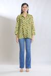 Buy_SHRADDHA RAMBHIA_Green Slub Silk Embroidered Thread Collared Batki Print Asymmetric Shirt