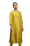 Shop_Avni Bhuva_Green Linen Tulip Bloom Round Neck Curtis Pattern Kurta With Pant _at_Aza_Fashions