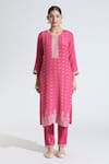 Samyukta Singhania_Pink Kurta Muslin Woven Floral Butti Round Straight Flower Pattern Pant Set _Online_at_Aza_Fashions