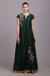 Suvastram_Emerald Green Kurta Chanderi Silk Embroidered Thread Notched Placed Skirt Set _Online_at_Aza_Fashions