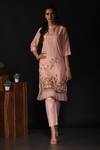 Buy_Label Deepshika Agarwal_Peach Silk, Organza Embroidery Round Neck Birds Kurta With Pant _at_Aza_Fashions