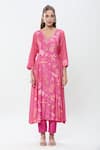 Samyukta Singhania_Pink Pure Muslin Printed Botanical V Neck Kurta Set _Online_at_Aza_Fashions