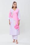 Samyukta Singhania_Pink Linen Cotton Embellished Floral Schiffli Scallop V Neck Pattern Kurta Set _Online_at_Aza_Fashions