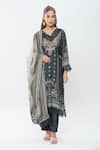 Samyukta Singhania_Black Pure Muslin Printed Bouquet V Neck Kurta Set _Online_at_Aza_Fashions