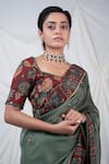 AAMRA BY LAVANYA_Green Silk Placement Hand Paint Border Saree With Unstitched Blouse Piece _Online_at_Aza_Fashions