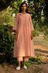 Buy_Priti Prashant_Peach Mul Cotton Silk Embroidered Flower Round Maina Pleated Kurta With Pant Set _at_Aza_Fashions