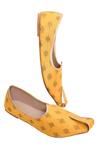 Aryavir Malhotra_Yellow Floral Woven Winged Tip Juttis _at_Aza_Fashions