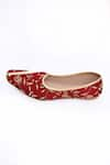 Buy_Aryavir Malhotra_Red Floral Vine Embroidered Juttis 