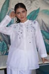 Buy_Myra Clothing Line_White Chanderi Hand Embroidered Thread Mandarin Resham Floral Top _at_Aza_Fashions