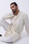 Buy_KAKA CALCUTTA_Ivory Kurta Bam Silk Embellished Mirrorwork Wave With Pyjama 