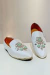 Shop_Hilo Design_Off White Zardozi Embroidered Granaa Shoes_Online_at_Aza_Fashions