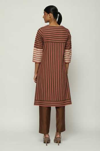 Shop_ABRAHAM AND THAKORE_Red Cotton Applique V-neck Striped V Kurta _at_Aza_Fashions