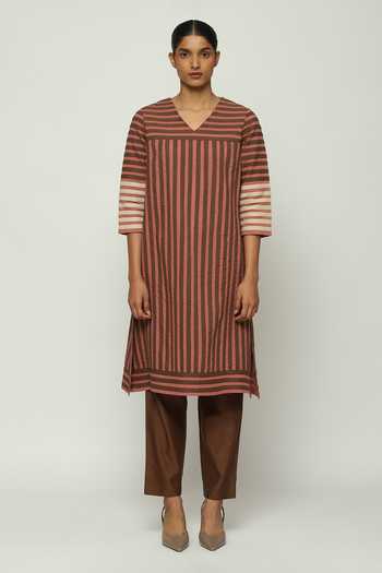 ABRAHAM AND THAKORE_Red Cotton Applique V-neck Striped V Kurta _Online_at_Aza_Fashions