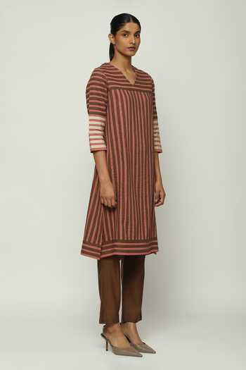 Shop_ABRAHAM AND THAKORE_Red Cotton Applique V-neck Striped V Kurta _Online_at_Aza_Fashions