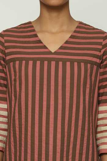 ABRAHAM AND THAKORE_Red Cotton Applique V-neck Striped V Kurta _at_Aza_Fashions