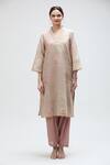 Ibai_Beige Handwoven Jamdani Muslin Peacock V Neck Carolina Kurta _Online_at_Aza_Fashions