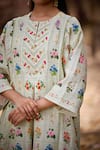 Pozruh by Aiman_Green Hemp Print Floral Notched Jasmine Checkered Kurta _at_Aza_Fashions