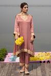 Daljit Sudan Pink German Satin And Georgette Tilla & Aari V Embroidered Phiran Kurta Pant Set Online Daljit Sudan_Pink German Satin And Georgette Tilla & Aari V Embroidered Phiran Kurta Pant Set _Online