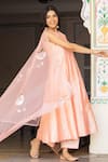 Buy_Bannhi_Peach Taffeta Silk Hand Painted Dupatta Floral Round Anarkali And Pant Set With 