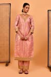 Buy_Bannhi_Pink Brocade Woven Floral V Neck Pattern Kurta With Pant _at_Aza_Fashions