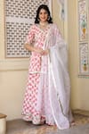 Buy_Bannhi_White Cotton Printed Floral V Neck Kurta Skirt Set _at_Aza_Fashions