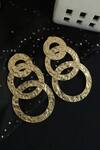 Shop_Do Taara_Gold Plated Textured Chain Pattern Earrings _at_Aza_Fashions
