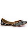 Buy_Yassio_Black Thread Aya Starla Bloom Embroidered Juttis _Online_at_Aza_Fashions