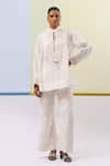 Buy_Sue Mue_Off White Pure Linen Embroidered Silk Thread Diwa Floral Tunic With Pant _at_Aza_Fashions