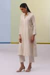 Buy_Sue Mue_Off White Handwoven Chanderi Mulmul Embroidered Shazi Floral Kurta Pant Set 