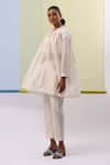 Buy_Sue Mue_Off White Handwoven Cotton Chanderi Nahta Fleur Patch Tunic With Pant 