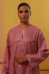 Sue Mue_Pink Handwoven Cotton Tissue Embroidery Thread Isbah Gullista Kurta Set _Online_at_Aza_Fashions