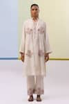 Sue Mue_Off White Handwoven Chanderi Mulmul Embroidery Thread Aziza Straight Kurta Set _at_Aza_Fashions