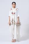 Buy_MINAXI DADOO_Ivory Dupion Embroidered Thread Band Collar Floral Cape And Harem Pant Set 