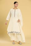 Buy_Label Lila_Off White Cotton Chanderi Blend Embroidery Phool Round Neck Kurta Pant Set _at_Aza_Fashions