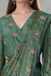 Buy_Suave_Green Blouse Dola Silk Floral V Neck Pre-draped Saree With 