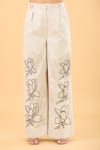 Buy_Samyukta Singhania_Off White 100% Linen Embroidery Thread Flared Pant 