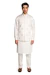 Buy_ARJUUN KILACHAND_Ivory Linen Silk Embroidered Motif Floral Bundi With Kurta Set _at_Aza_Fashions