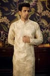 Kasbah_Ivory Silk Embroidered Floral Pattern Straight Kurta _Online_at_Aza_Fashions