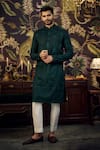 Buy_Kasbah_Green Silk Embroidered Thread Horse Figure Kurta _at_Aza_Fashions