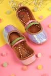 Buy_HELLO JR_Silver Rainbow Quilted Pattern Juttis _at_Aza_Fashions