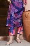 Archana Shah_Blue Bemberg Crepe Digital Printed Floral Round Pattern Kurta And Pant Set _Online_at_Aza_Fashions