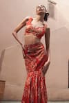 Buy_Archana Shah_Red Bemberg Crepe Print Floral Sweetheart Neck Fishtail Skirt With Blouse 