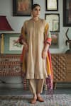 Buy_Swatti Kapoor_Gold Kurta Handwoven Chanderi Printed Mandarin Collar Husnah With Slip 